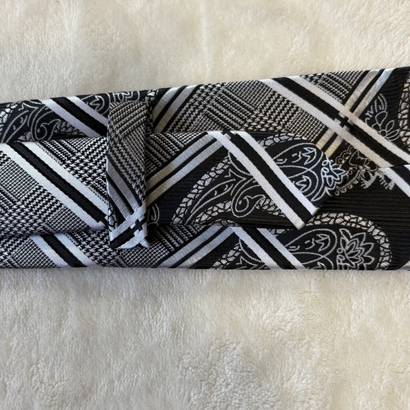 Silk Designer 58" Necktie & Matching Pocket Square Black Silver Plaid Paisley - Picture 3 of 5